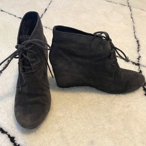Clark’s gray suede wedge booties